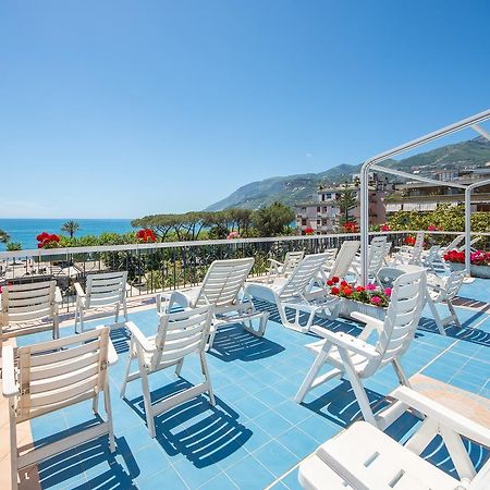 La Residenza Aparthotel Майори Екстериор снимка