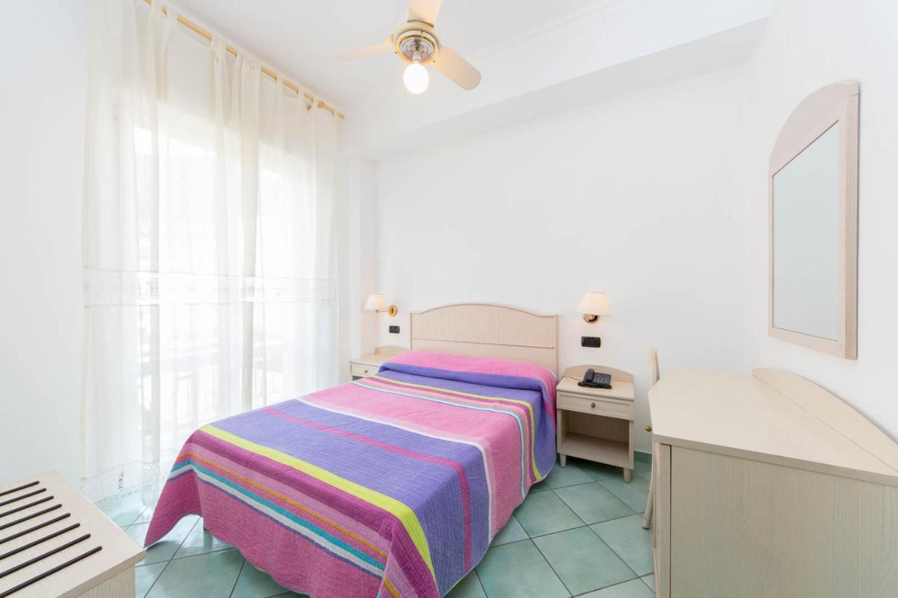 La Residenza Aparthotel Майори Екстериор снимка