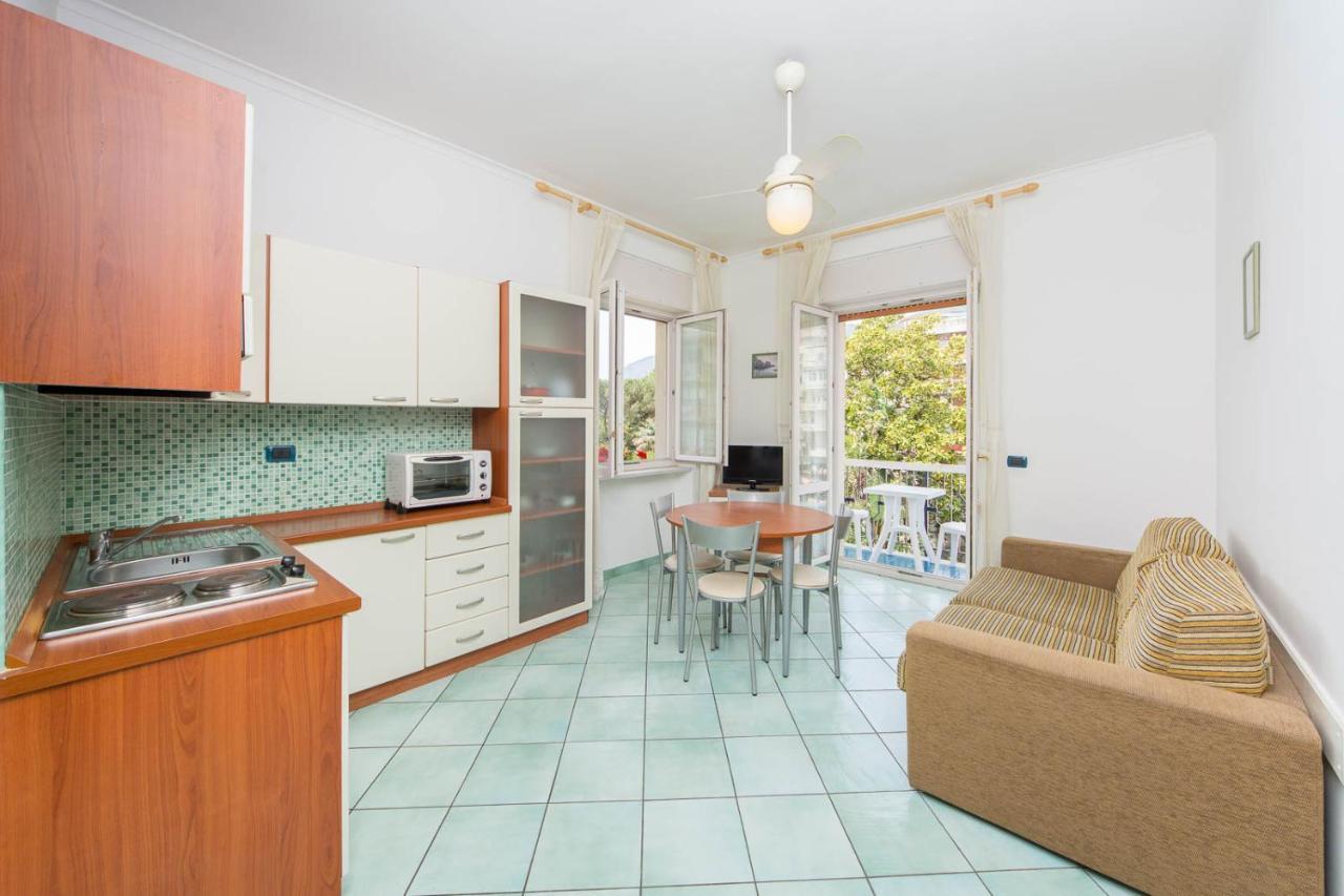 La Residenza Aparthotel Майори Екстериор снимка