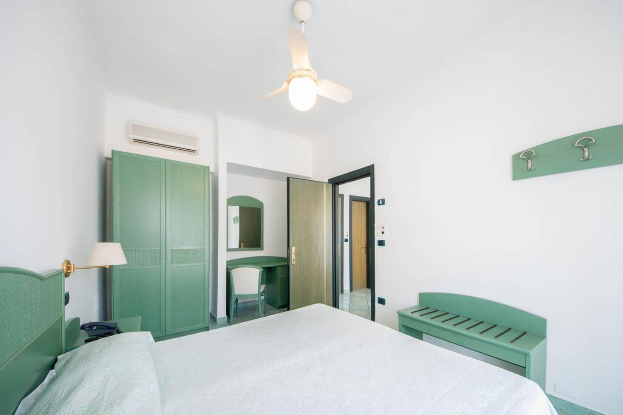 La Residenza Aparthotel Майори Екстериор снимка
