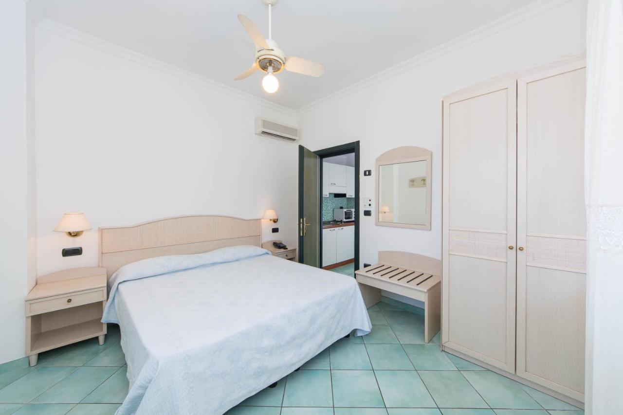 La Residenza Aparthotel Майори Екстериор снимка