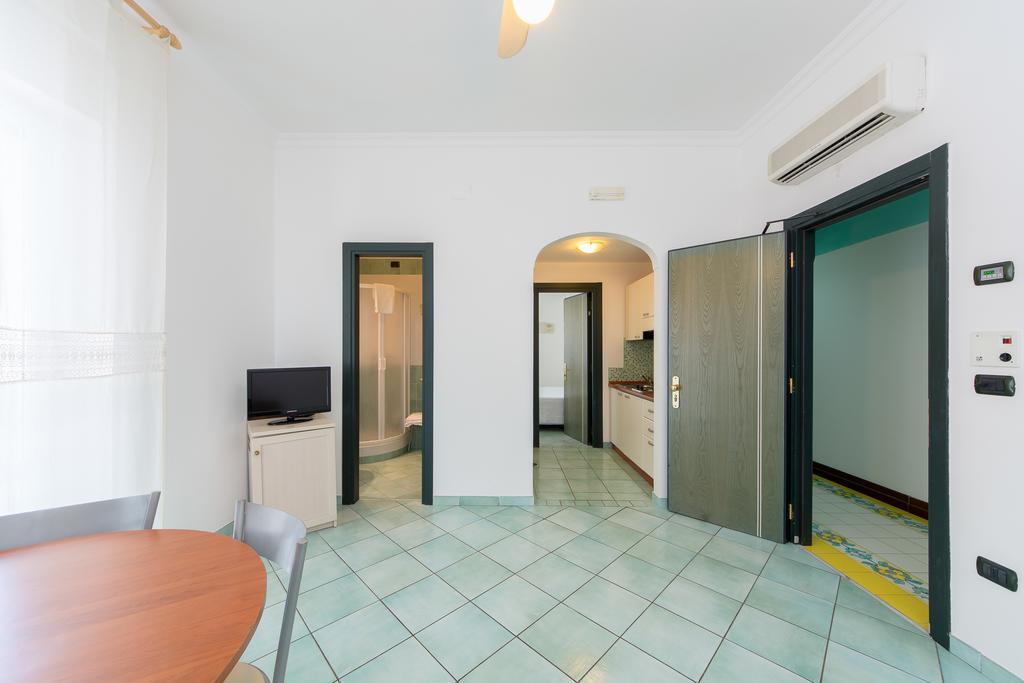 La Residenza Aparthotel Майори Екстериор снимка