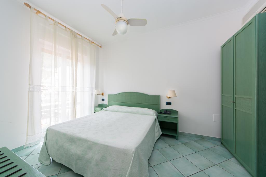 La Residenza Aparthotel Майори Екстериор снимка