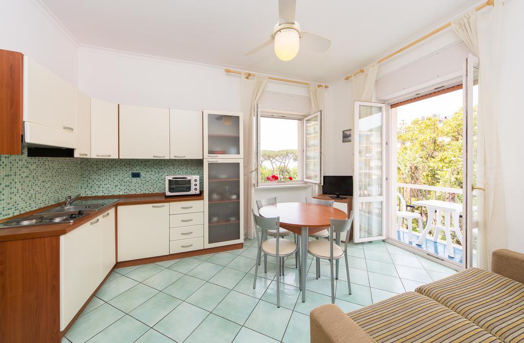 La Residenza Aparthotel Майори Екстериор снимка